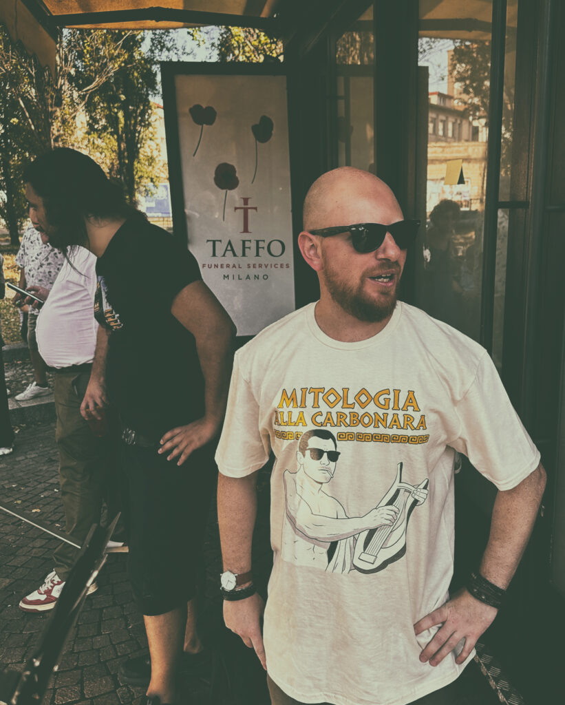 Marcello Mariano sul palco al Cimitero Monumentale